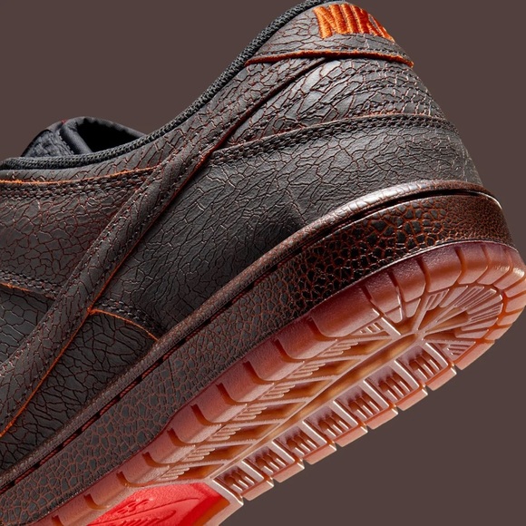 Nike SB dunk
'Krampus' 🔥💣😈🖤
Brand new - Picture 8 of 12